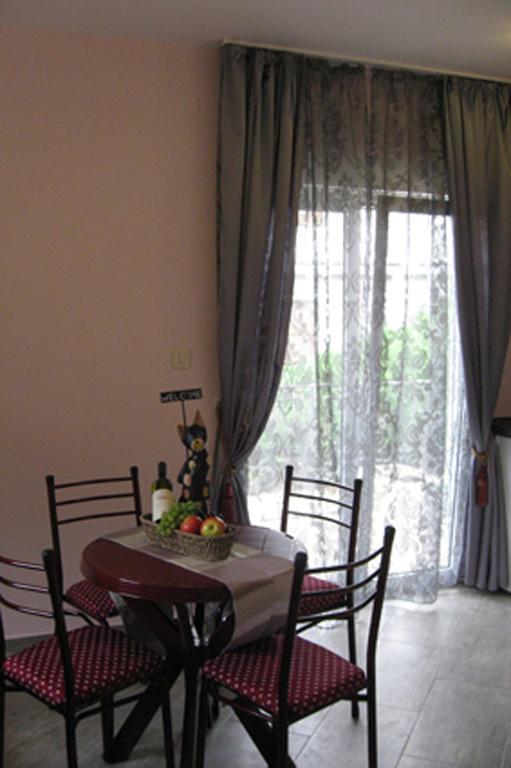 Smokva Apartments Herceg Novi Bilik gambar